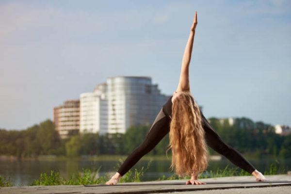 Yoga para ninos beneficios consejos y las mejores posturas Trikonasana 